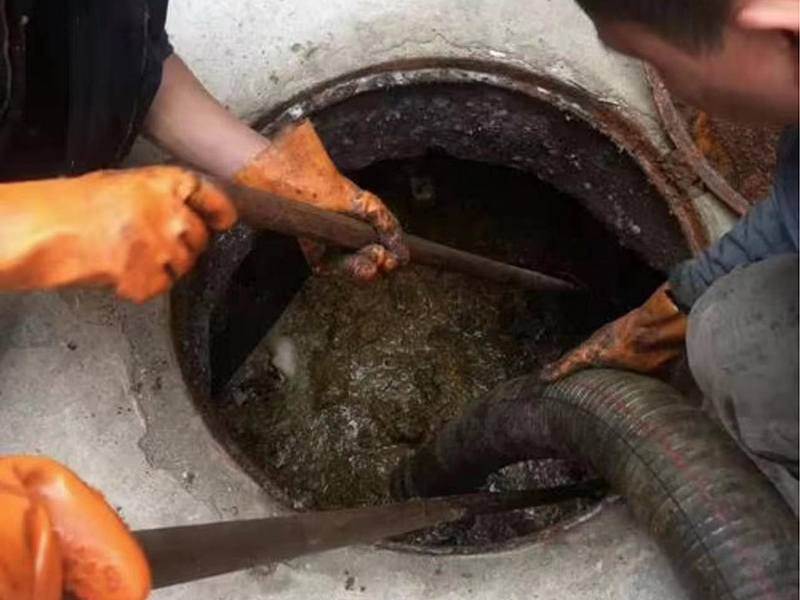 尖扎清理化粪池时如何避免沼气的危害?